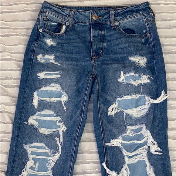 American Eagle Ripped Jeans - NEVER WORN - Picture 1 of 3